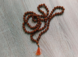 Четки 108 бусин Рудракша